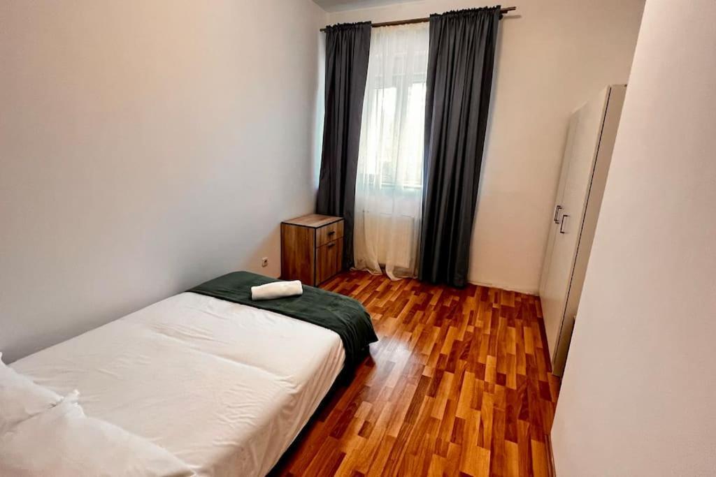 Otopeni Airport Apartment With Private Garden Luaran gambar