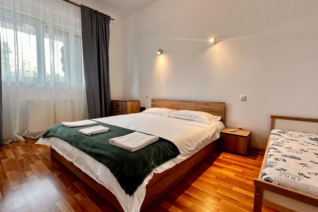 Otopeni Airport Apartment With Private Garden Luaran gambar