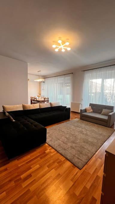 Otopeni Airport Apartment With Private Garden Luaran gambar