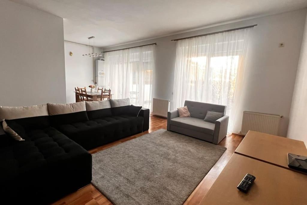 Otopeni Airport Apartment With Private Garden Luaran gambar
