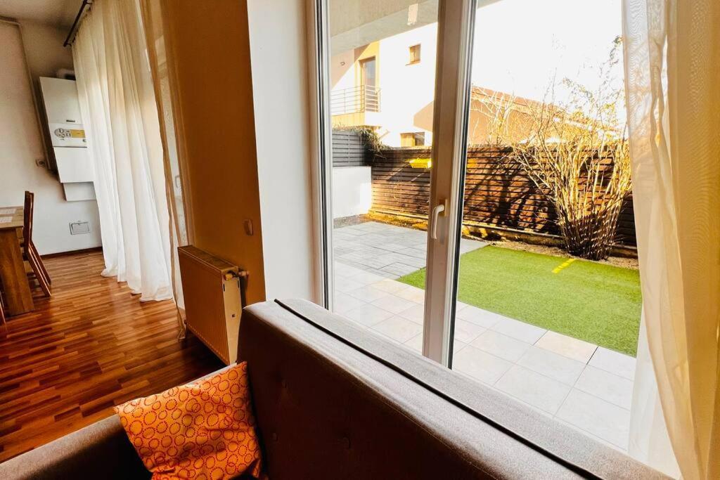 Otopeni Airport Apartment With Private Garden Luaran gambar