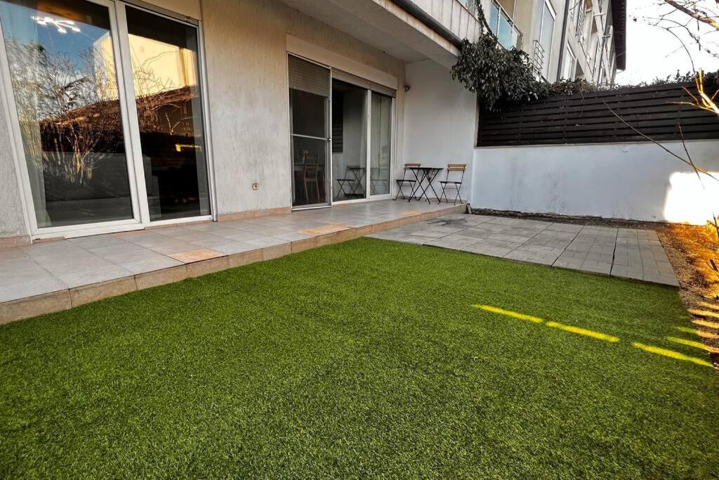 Otopeni Airport Apartment With Private Garden Luaran gambar