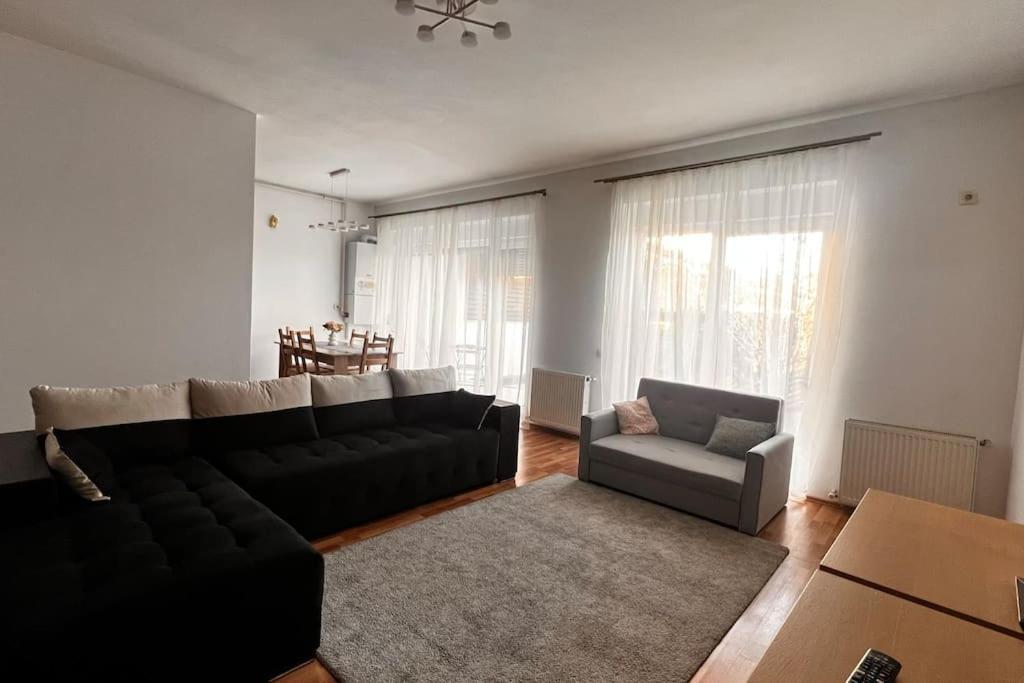 Otopeni Airport Apartment With Private Garden Luaran gambar