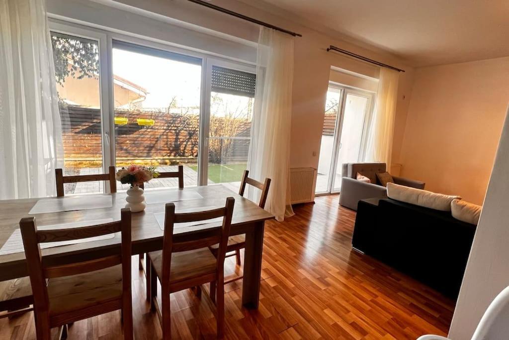 Otopeni Airport Apartment With Private Garden Luaran gambar